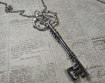 Vintage look silver tone steam punk boho Victorian skeleton key pendant necklace