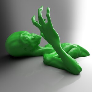 Puede incluir: Una figura alien&iacute;gena verde brillante se representa en una pose relajada, con un brazo levantado. La piel lisa del alien&iacute;gena refleja el fondo degradado, creando una sensaci&oacute;n de profundidad. La figura est&aacute; tumbada.