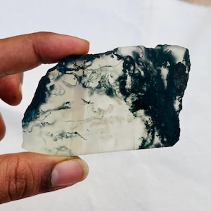 KOSTBARE ~ Natuurlijke mosagaat Ruwe mosagaatplaat edelsteen onbewerkt Afmeting: 72 x 49 x 5 mm Maakt alle sieraden. 220 kt.