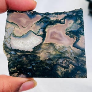 SCHITTEREND ~ Natuurlijk mosagaat ruw, mosagaatplaat, edelsteen onbewerkt, afmeting: 71 x 56 x 6 mm. AAA+ natuurlijke mosagaat voor alle sieraden. 288 kt