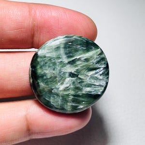 Seraphinite Cabochon: Round Green Gemstone, 32 Carat (30x30x5mm)