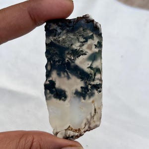 AANTREKKELIJK ~ Natuurlijke mosagaat ruw mosagaatplaat edelsteen onbewerkt Afmeting: 71 x 33 x 5 mm mosagaat onbewerkt Maken van alle sieraden. 138 kt.