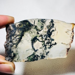 Hoogwaardige ~ natuurlijke mosagaat ruwe mosagaatplaat edelsteen onbewerkte afmetingen: 64 x 39 x 4 mm mosagaatplak voor alle sieraden. 115 kt.