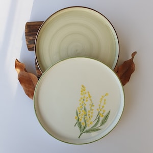 26 cm set van 2 handgemaakte keramische bordenset, bloemenkeramische bordenset, unieke aardewerkschotels, housewarmingcadeau, bloemenpatroonplaat afbeelding 1