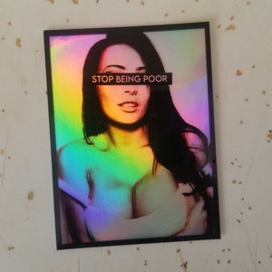 Pegatina holográfica: &quot;Deja de ser pobre&quot; - 3 Inch Slaps