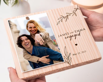 Personalized Engagement Gift, Photo gifts, Wood Engaged Gifts to Couples, Newly Engaged Picture Frame, Engagement Photo Gift, Minimalist Pic