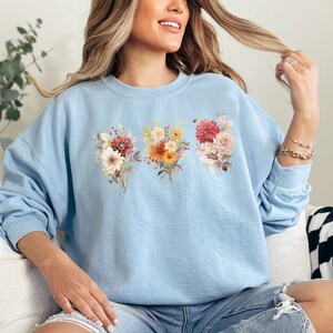 Vintage sweatshirt met geperste bloemen, Boho Cottagecore trui, pastel botanische bloemen ronde hals, oversized trui met wilde bloemen, bloemenshirt