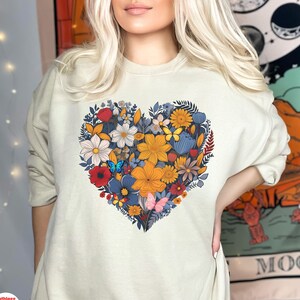 Floral Heart Sweatshirt, Wild Flowers Sweatshirt, Boho Cottagecore Crewneck, Pastel Botanical Floral Pullover, Floral Valentine, Wildflowers