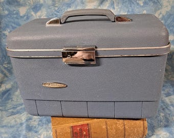 Vintage Forecast Train Case
