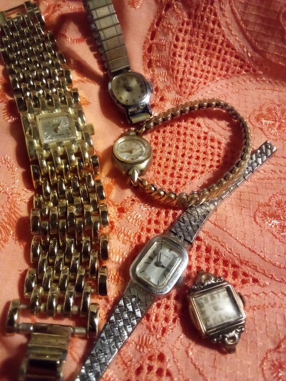 Bundle of ladies' watches