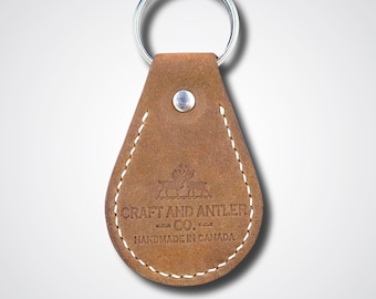 Llavero de cuero de primera calidad hecho a mano: llavero de cuero de caballo loco con anilla, regalo de aniversario de envío rápido - Fabricado en Canadá