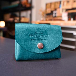 Funda Sentinel segura, cuero curtido vegetal Pueblo, tarjetero de cuero, monedero de cuero, hecho a mano, fabricado en Canadá, billetera minimalista