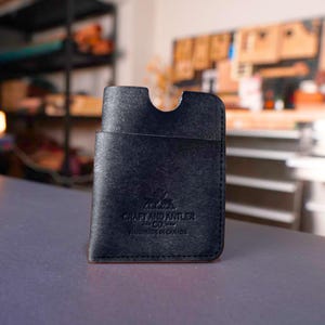Skyline Kartenhalter, Pueblo Pflanzengegerbtes Leder, Leder Kartenhalter, Handgemacht, Geschenk, Made in Canada, Minimalistische Brieftasche, Ledertasche