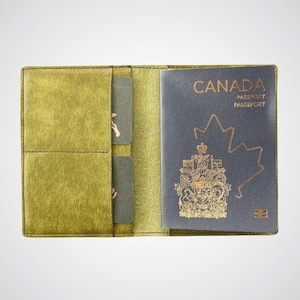 Premium leren paspoorthouder/hoes, handgemaakt in Canada van plantaardig gelooid Pueblo-leer