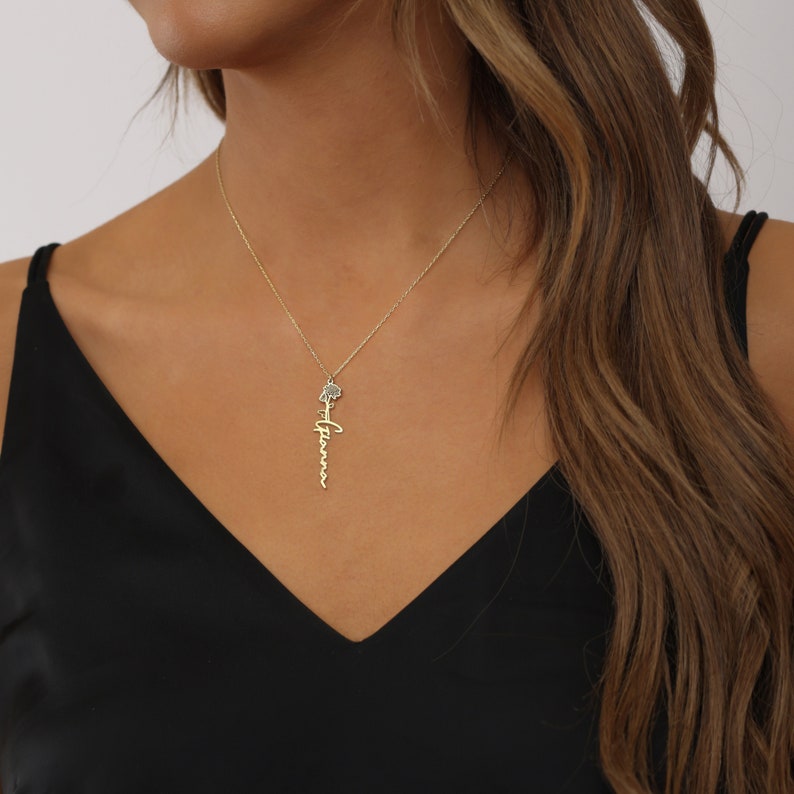 Collar de nombre vertical hecho a mano-Personalizado personalizado delicado nombre de flor de nacimiento collar de oro-collar de nombre floral de nacimiento-regalo de cumpleaños-regalo de mamá imagen 1