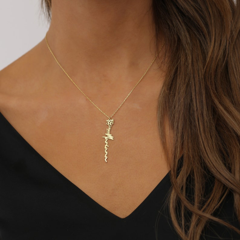 Handgemaakte verticale naam ketting-gepersonaliseerde aangepaste sierlijke geboorte bloem naam gouden ketting-geboorte bloemen naam ketting-verjaardagscadeau-moeder cadeau afbeelding 4