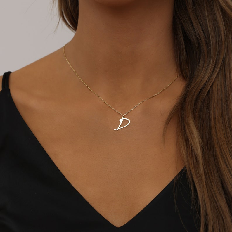 Sterling Silver initial Necklace Cursive Initial Charm Letter Necklace Script Initial Necklace Personalized Jewelry Perfect Gift zdjęcie 1