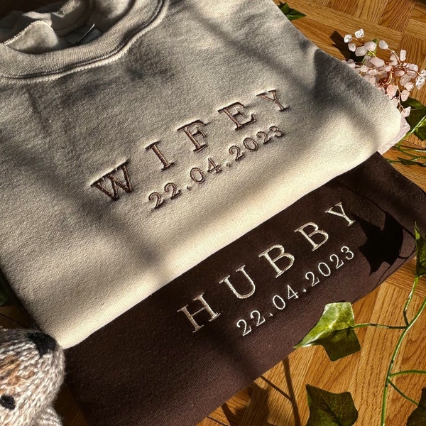 Benutzerdefiniertes Jahr Wifey Hubby besticktes Valentinstag-Sweatshirt passender Pärchen-Pullover trendiges Geschenk für Freundin Unisex Hochzeitsgeschenk Ehemann Crewneck