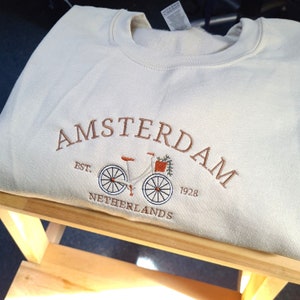 Embroidered Sweatshirt, Amsterdam Embroidered Sweatshirt, Vintage Netherlands Crewneck, Location Crewneck Sweatshirt, City Crewneck