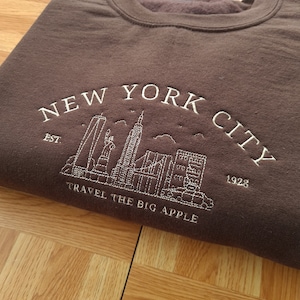 Embroidered Sweatshirt, New York City Embroidered Sweatshirt, NYC Vintage Crewneck, USA City Crewneck, 90s Retro City Sweatshirt