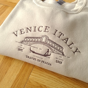 Venice Italy Embroidered Sweatshirt, Italy Crewneck, Vintage Venice Sweatshirt, Vintage Sweatshirt, Gift For Her, Oversize Hoodie, Unisex