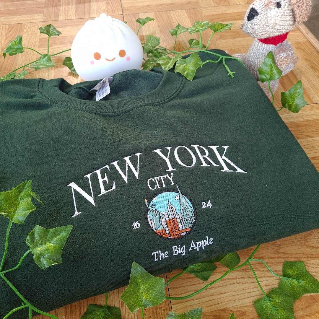 NEW YORK IS A DREAM • EMBROIDERED PULLOVER main image 0