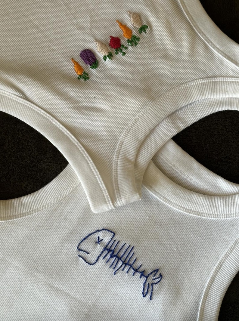 0401~Embroidered Logo Printed Basket Tank Top main image 1