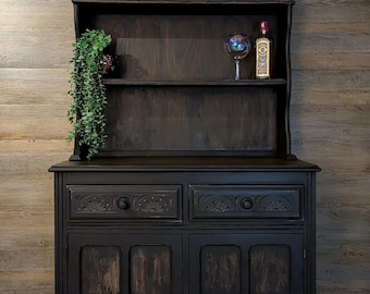 China cabinet, Welsh dresser.