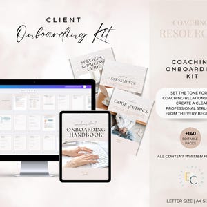 Pode incluir: Um kit digital de integração para coaching, exibido em um monitor de computador e tablet, com guias impressos e o texto "Client Onboarding Kit". O kit inclui um manual, avaliações e um código de ética, com mais de 140 páginas editáveis.