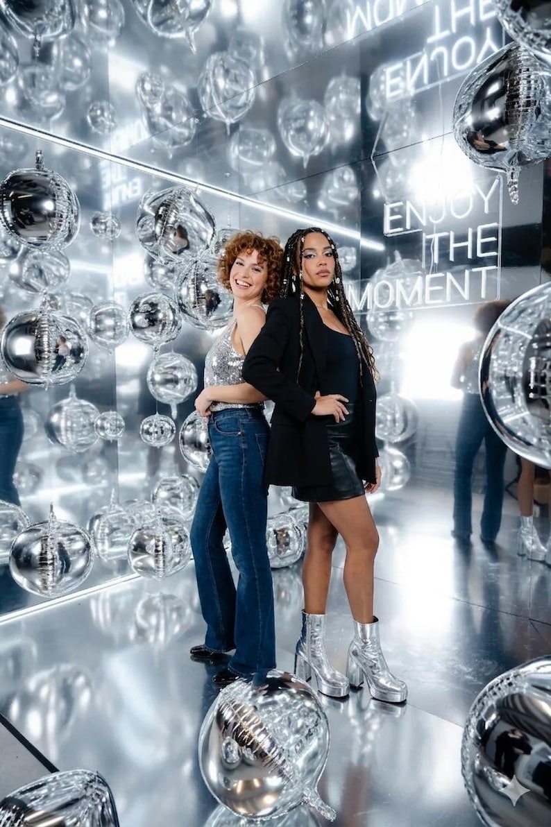 Silver Mirror Cube Photo Booth | Reflective Photo Booth Box | Luxury ...