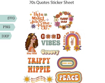 Può includere: Un foglio di adesivi a tema anni '70, con vari disegni e citazioni. I disegni includono una ghirlanda di fiori, una donna con occhiali da sole e le frasi "Good Vibes", "Trippy Hippie" e "Peace". La tavolozza dei colori comprende arancione, giallo e marrone.