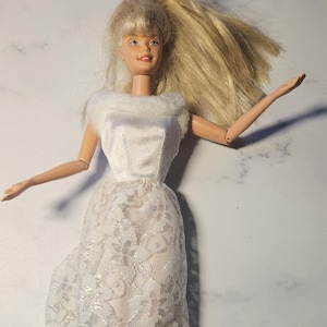 Barbie Doll in Wedding Dress | Blond Barbie | Vintage Barbie Doll | Good Vintage Conditione | Gifts for Girls who Love Barbie | Vintage Toys