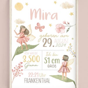 Puede incluir: Una tarjeta de anuncio de nacimiento rosa y verde con una ilustraci&oacute;n de hada. La tarjeta dice "Mira geboren am 29. AUGUST 2024" e incluye el peso y la longitud del beb&eacute;.