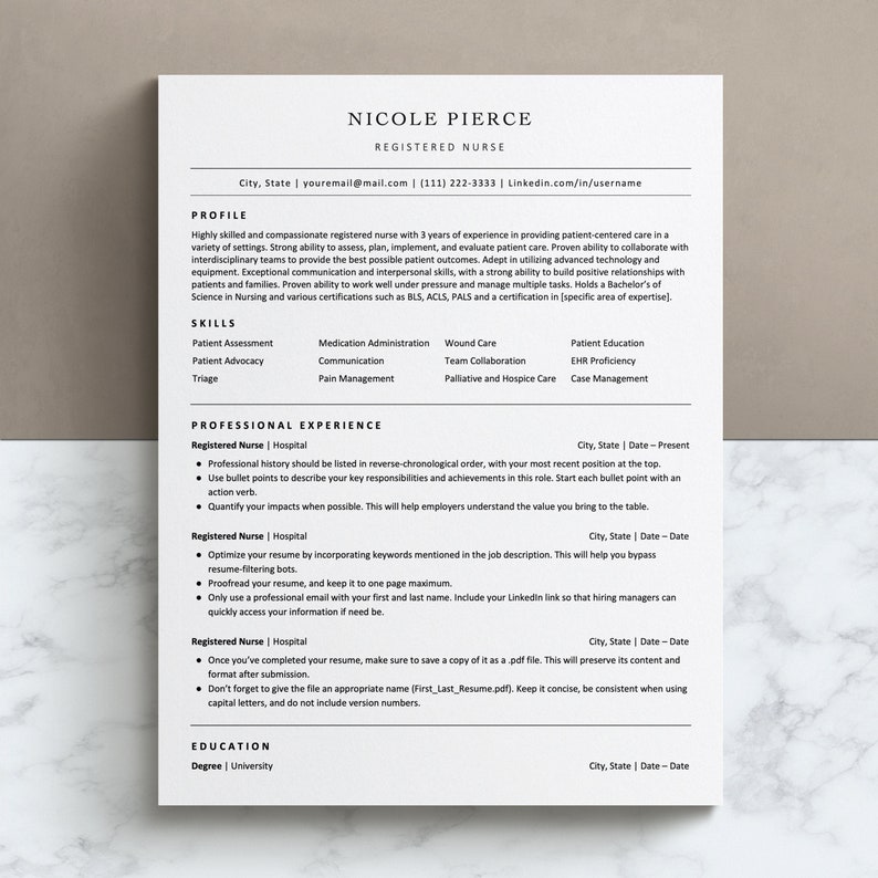 Op de afbeelding: Een cv-sjabloon voor een geregistreerde verpleegkundige. Het sjabloon bevat secties voor profiel, vaardigheden, professionele ervaring en opleiding. Het sjabloon is ontworpen om verpleegkundigen te helpen een professioneel en effectief cv te maken.