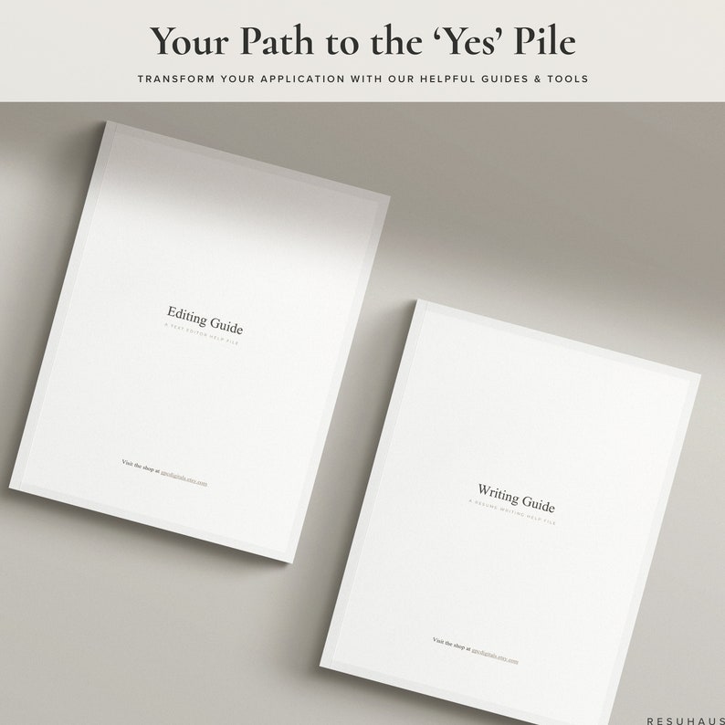 Może przedstawiać: Dwie białe instrukcje z tekstem "Editing Guide" i "Writing Guide" na nich. Instrukcje są częścią serii o nazwie "Your Path to the 'Yes' Pile", kt&oacute;ra ma pom&oacute;c ludziom w przekształceniu swoich aplikacji za pomocą pomocnych instrukcji i narzędzi.