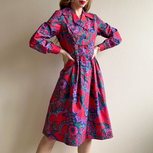 Fabulous Vintage 1960s Red and Purple Abstract Print Dress (S/M)