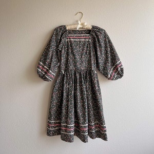 Charming Vintage 1970s Grey Floral Cotton Prairie Dress (XS)