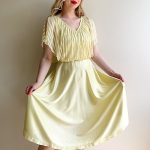 Vintage 1970s Pale Yellow Fit-and-Flare Dress (S/M)