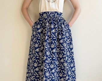 Vintage 1990s Navy Floral Skirt With Pockets (XS/S)