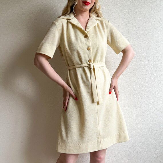 Vintage 1970s Cream Belted Dress With Gold Buttons (M/L)