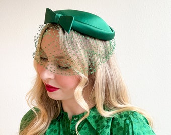 Fabulous Vintage 1960s Emerald Green Silk Hat With Netting