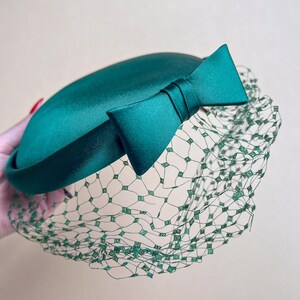 Fabulous Vintage 1960s Emerald Green Silk Hat With Netting image 2