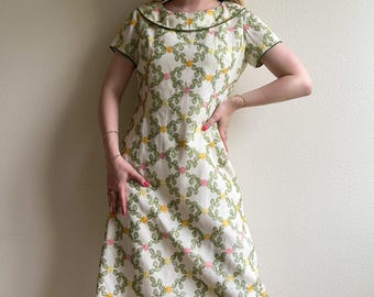 Vestido vintage de lino de primavera de los años 60 con bordado floral (M/L)