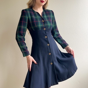 Vestido vintage de cuadros escoceses con botones y falda azul marino, años 80 (talla XS/S)