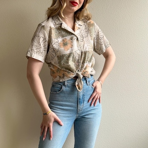Vintage 1990s Short Sleeve Button-Down With Tropical Print (S/M)