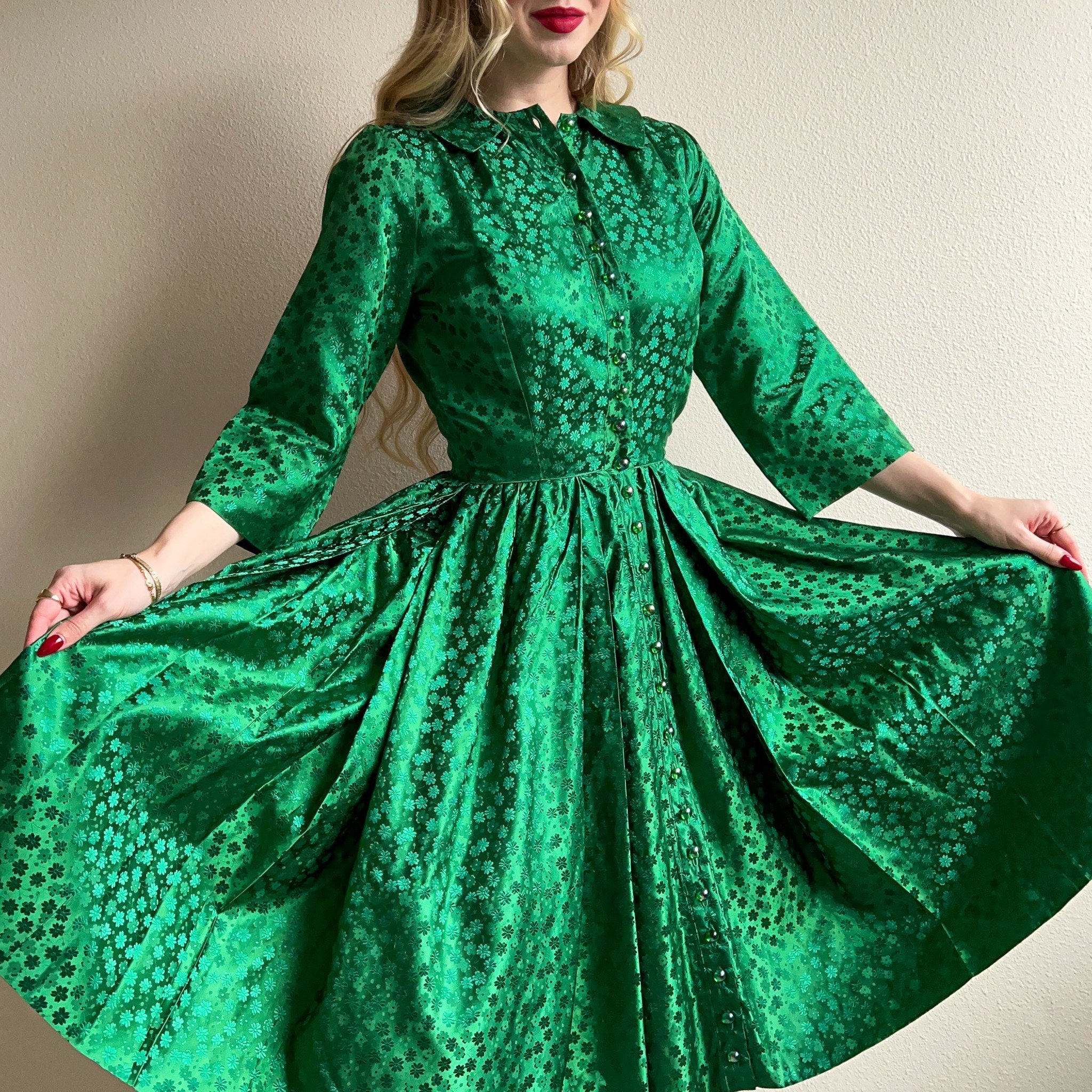 Glamorous Vintage 1950s Emerald Green Silk Dress with Glass Buttons (XS) Glamorous Vintage 1950s Emerald Green Silk Dress with Glass Buttons (XS)