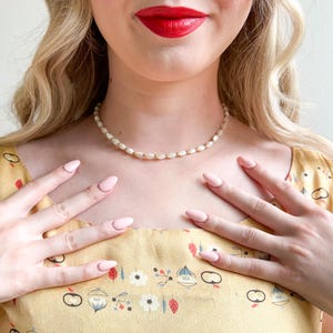Vintage 1950s White and Gold Beaded Necklace