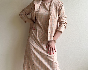 Conjunto vintage de vestido y chaqueta color canela de los años 70 con estampado de cuadrícula (talla S/M)