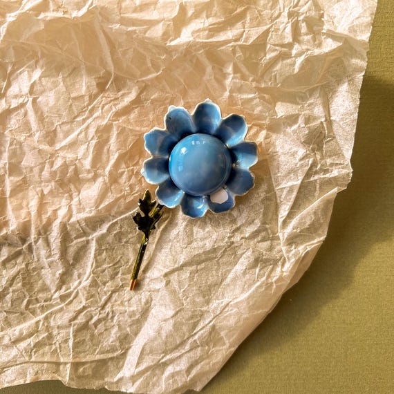 Vintage 1960s Blue Daisy Flower Brooch