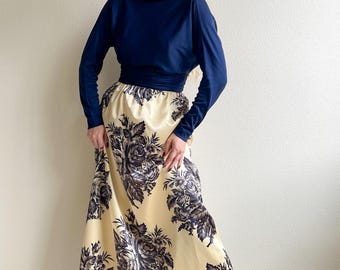 Hermoso vestido azul marino vintage de los años 50 con falda floral (M)